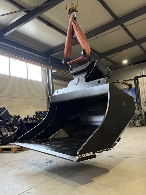 PSH - hydraulic swivelling grading bucket
